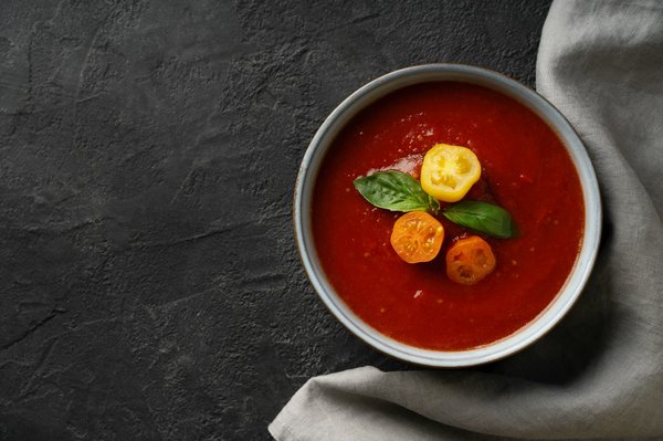 Wie kreiert man eine erfrischende Melonen-Gazpacho für heiße Sommertage?