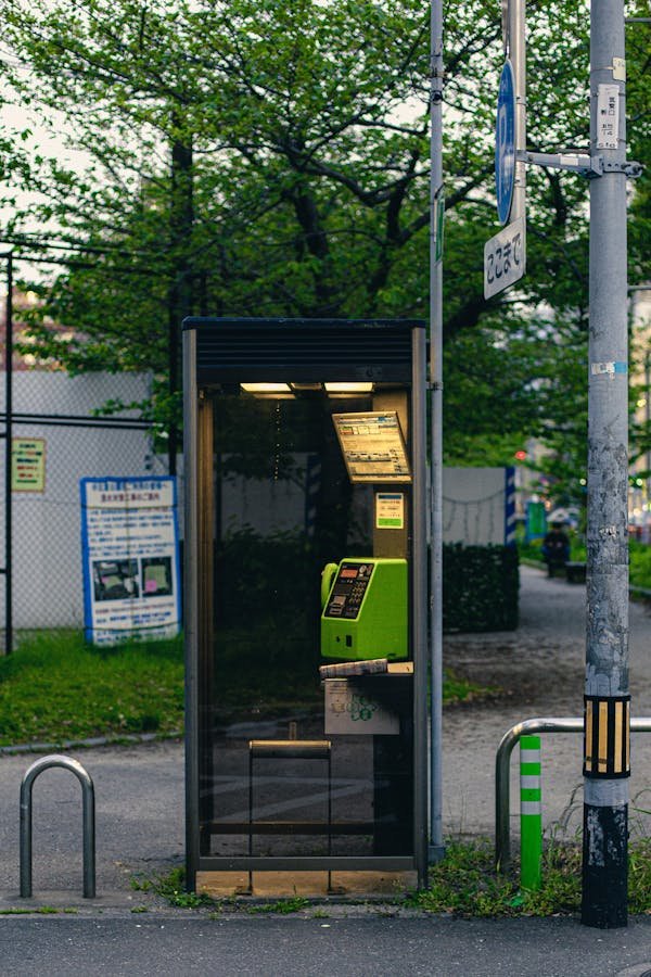 Das telefonbuch: der wegweiser für adressen und kontakte